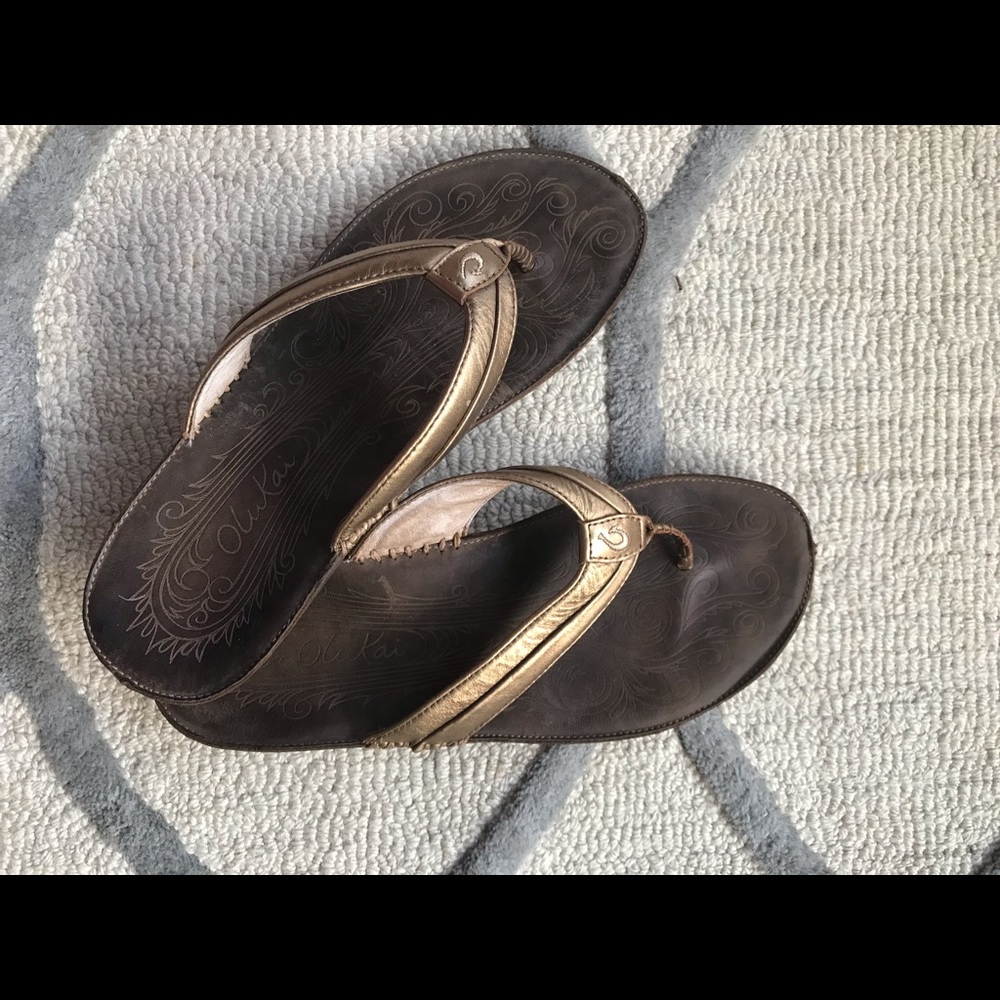 Bronze leather OluKai slippers